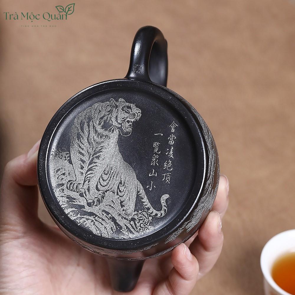 Ấm Tử Sa Tần Quyền Huyền Thiết Thạch Hoàng Khắc Sơn Thủy 300ml ATS49