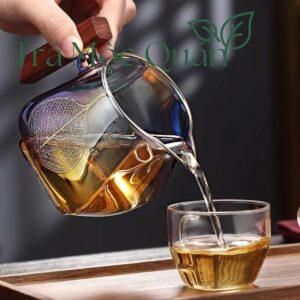 Tống Trà Thủy Tinh Chịu Nhiệt Dáng Vuông Cán Gỗ TT18