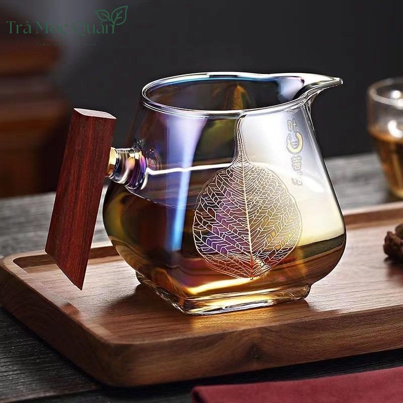 Tống Trà Thủy Tinh Chịu Nhiệt Dáng Vuông Cán Gỗ TT18