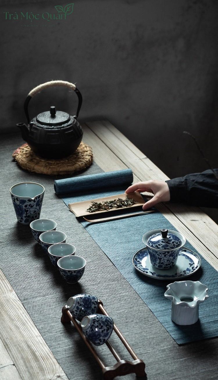 Bộ Ấm Chén Trà Sứ Họa Tiết Hoa Dây BAT18